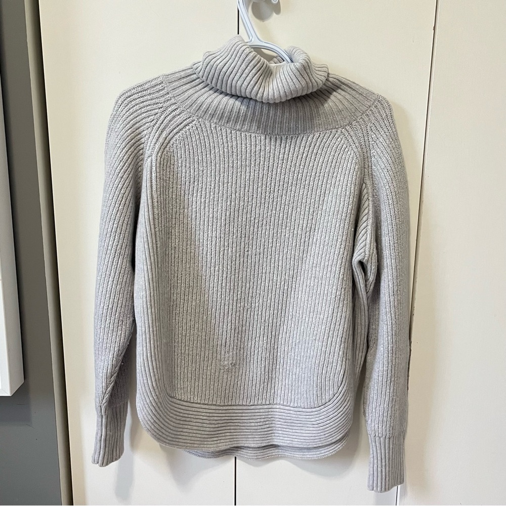 Aritzia Wilfred Free Turtleneck Ribbed Knit Sweater - Light Gray